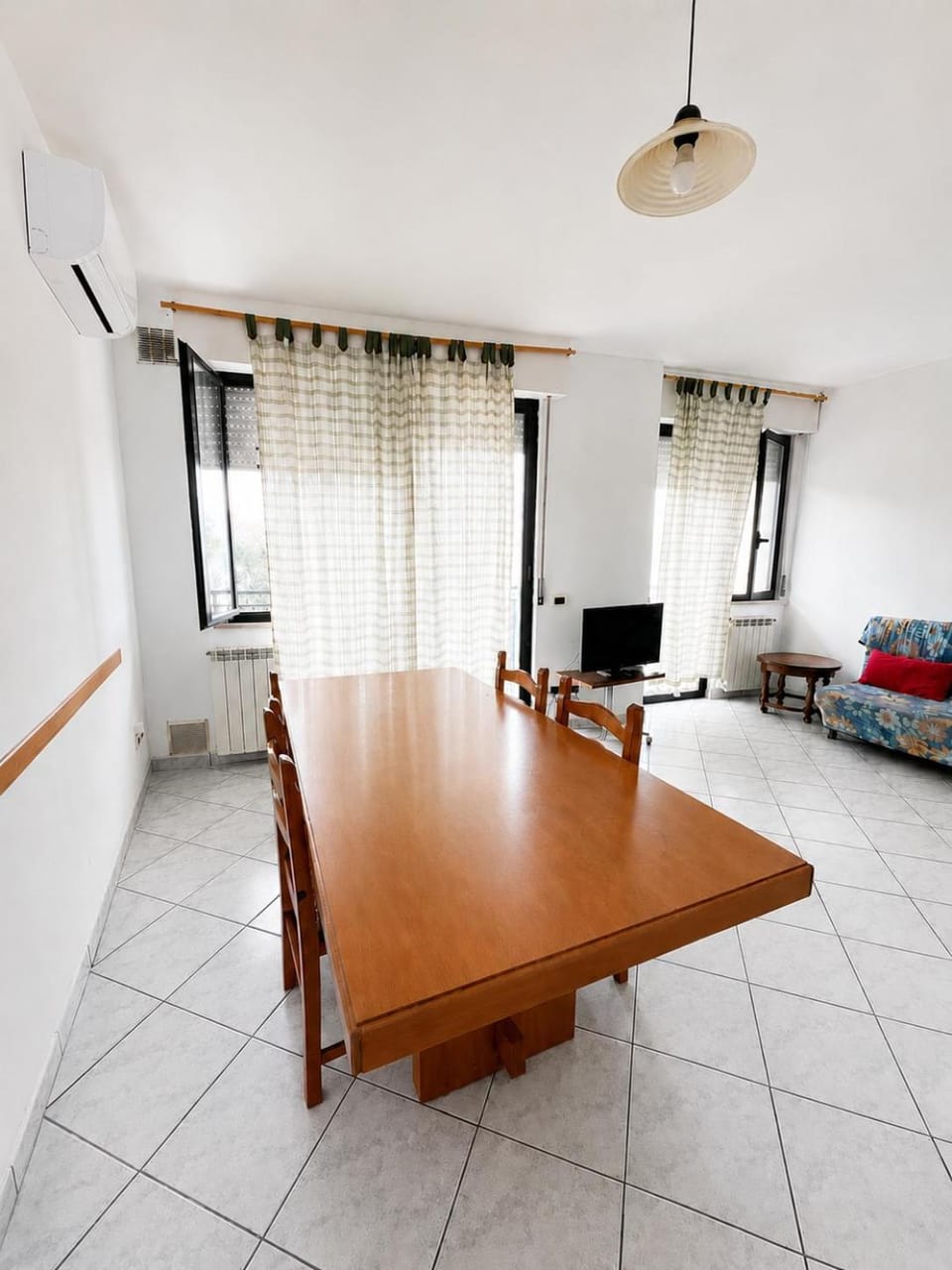TV and multimedia, Living room, air conditioner