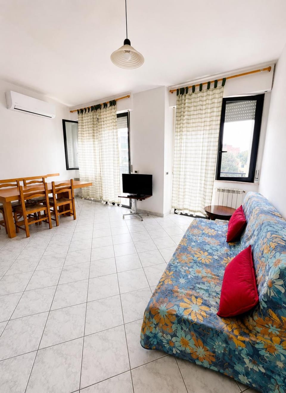 TV and multimedia, Living room, air conditioner