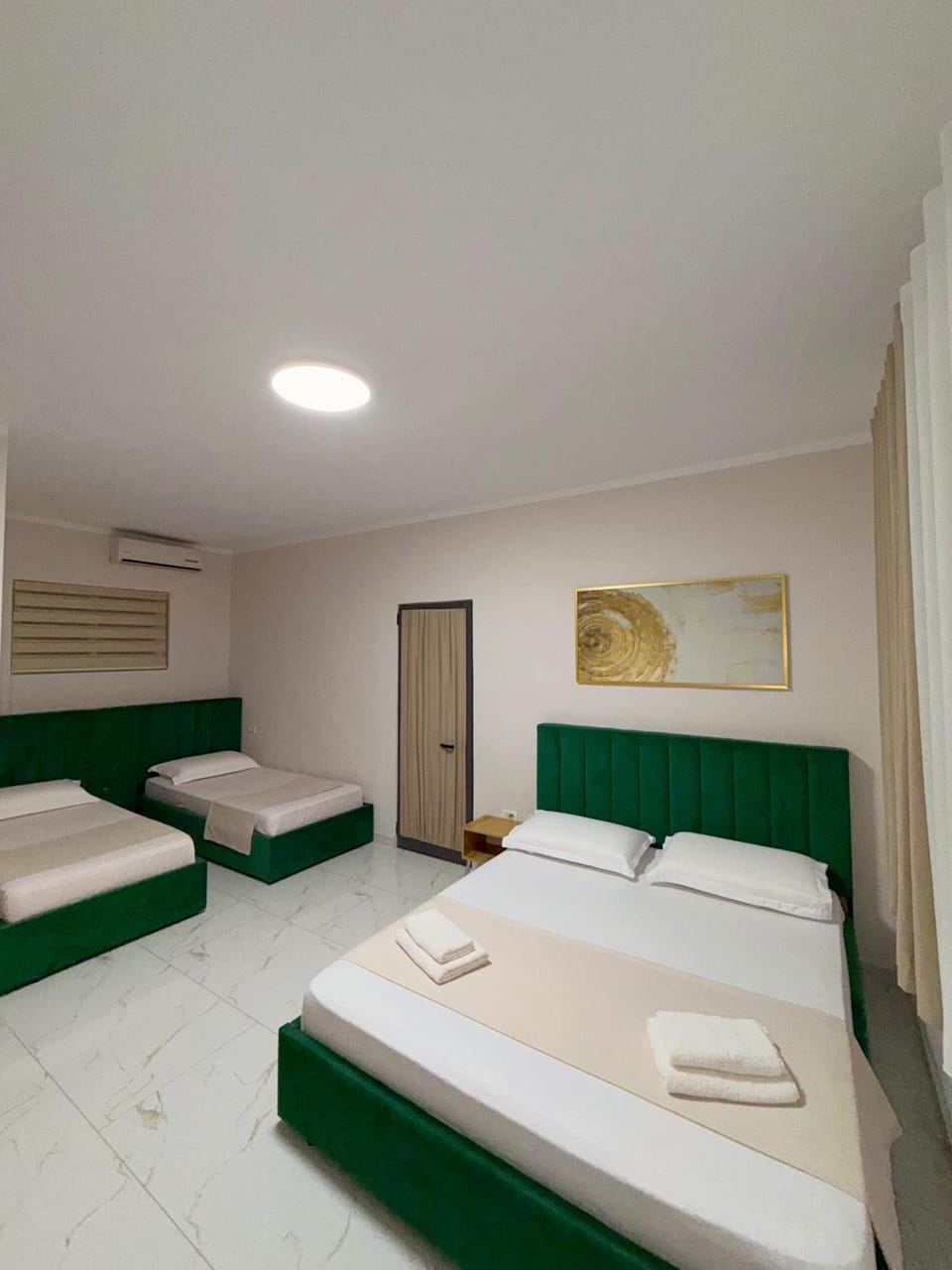 Bed, Photo of the whole room, Bedroom, air conditioner