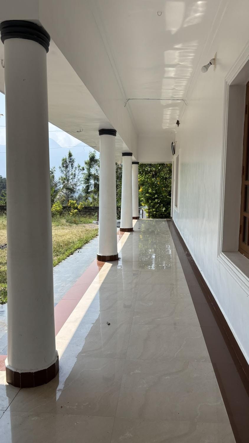 Jacobs Hill Mount House in Kerala