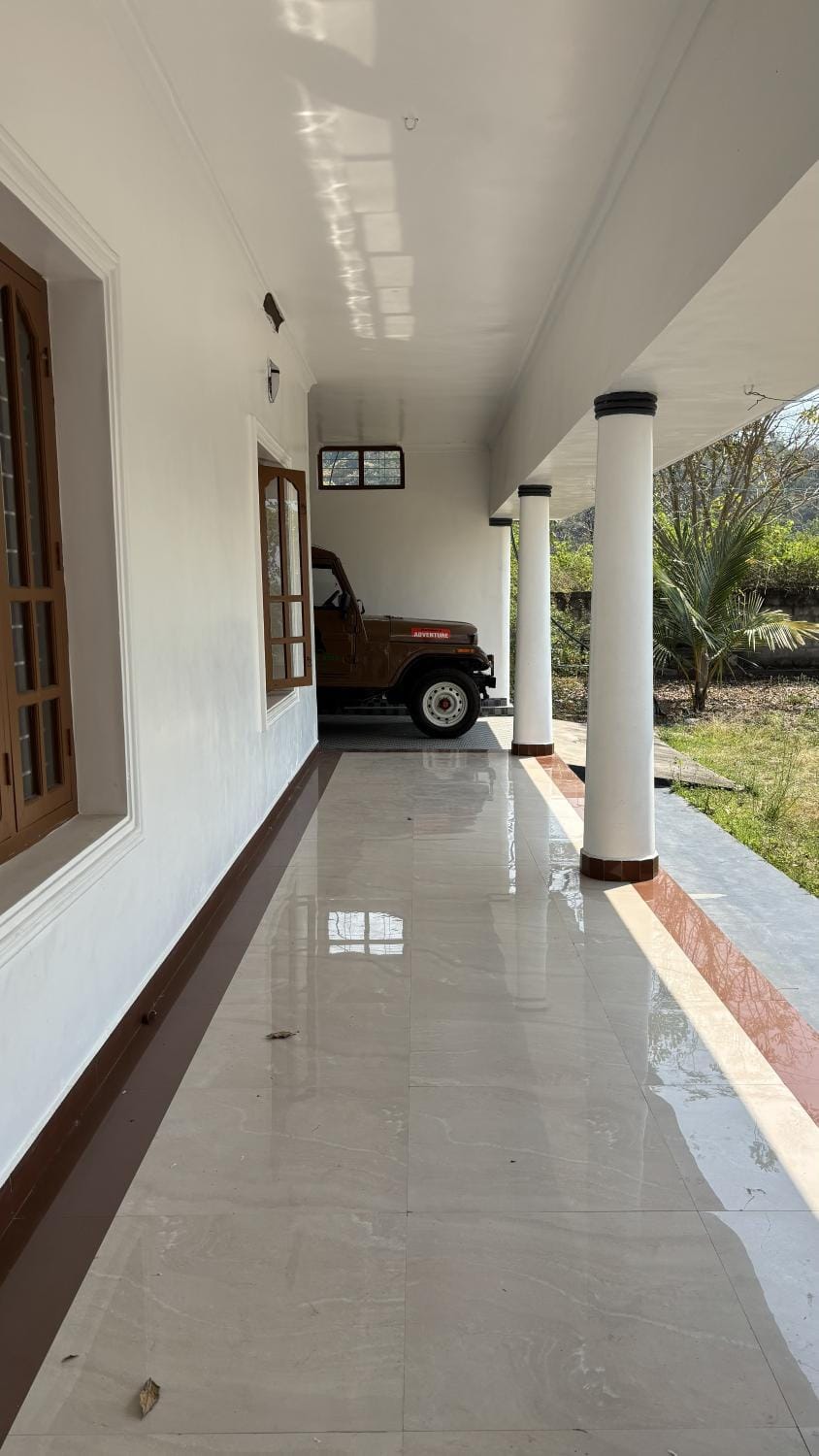 Jacobs Hill Mount House in Kerala