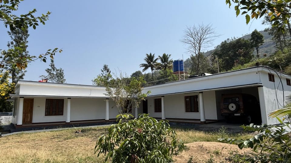 Jacobs Hill Mount House in Kerala