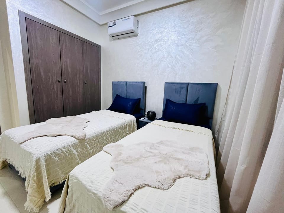 Bed, Photo of the whole room, Bedroom, air conditioner