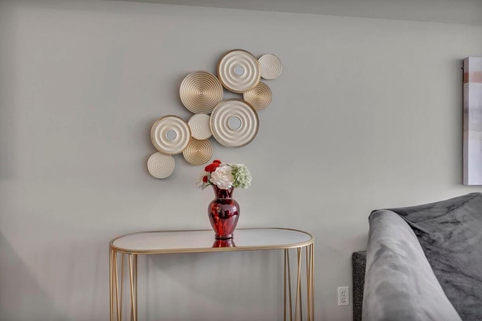 City View Balcony Flats Parking Gym Apartment in Ohio City