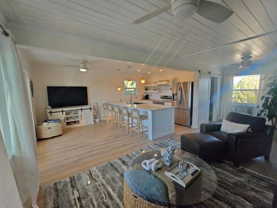 Kitchen or kitchenette, Living room
