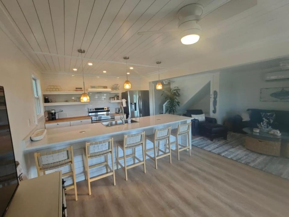 Kitchen or kitchenette, Seating area