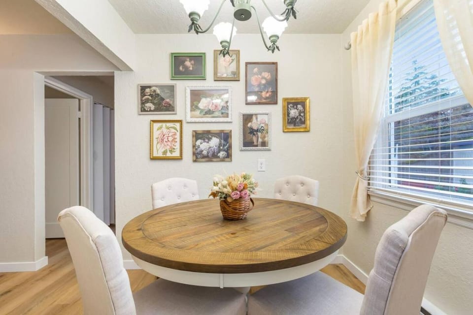 133 - Cozy Country Cottage - Fire Pit House in Lakewood