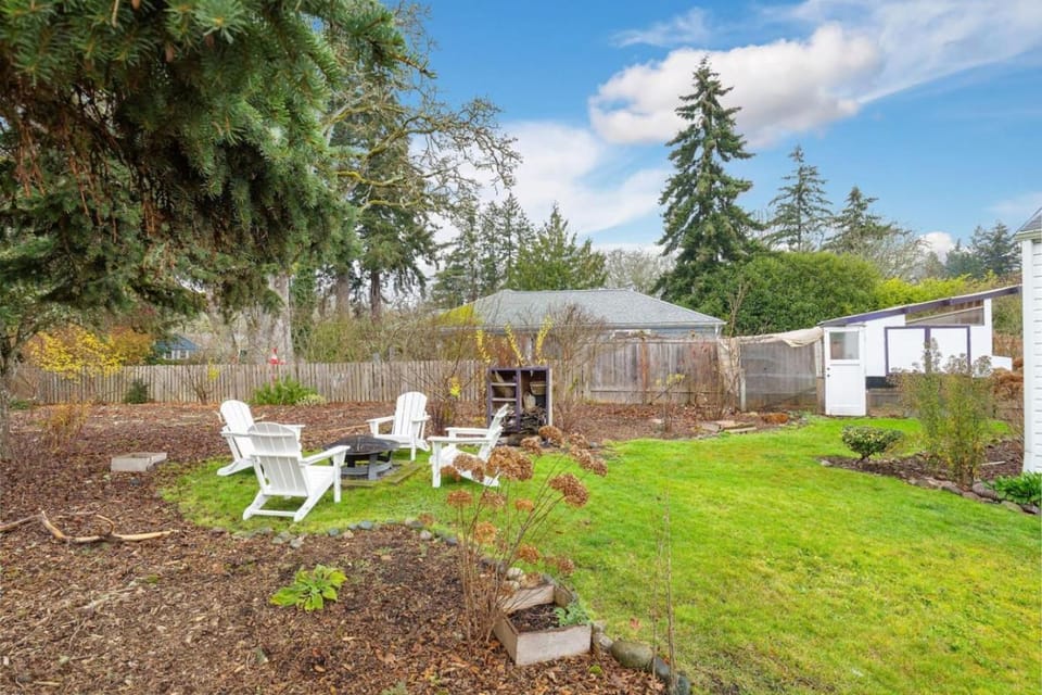 133 - Cozy Country Cottage - Fire Pit House in Lakewood