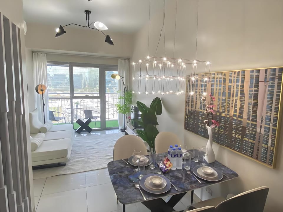 Living room, Seating area, Dining area, fireplace