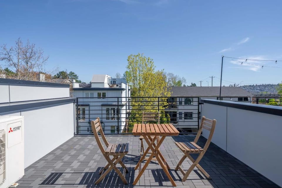 Brand New 2BR Townhome in Fremont with Rooftop Patio House in Fremont