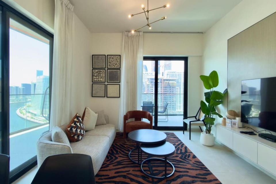Exquisite 2BR with Burj Khalifa and Canal View Apartment in Dubai