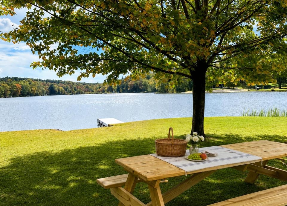 Lakefront Retreat Home- Swimming-Fishing-Boating Country House in Litchfield County