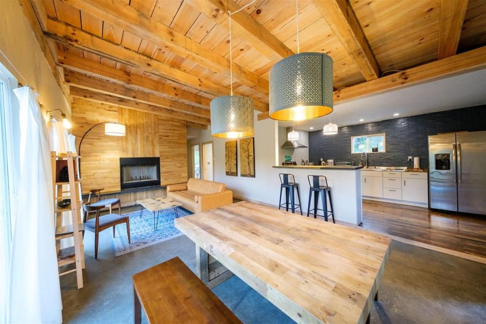 Four person getaway in the Heart of the RRG House in Kentucky