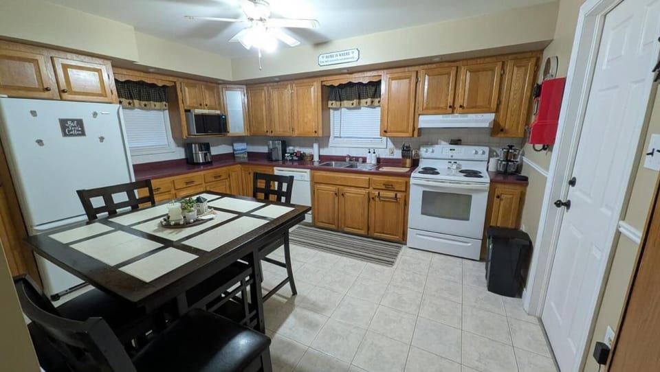 Dining area, oven, stove