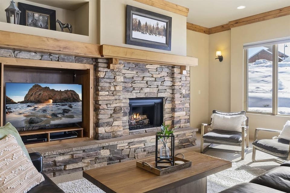 TV and multimedia, Living room, fireplace