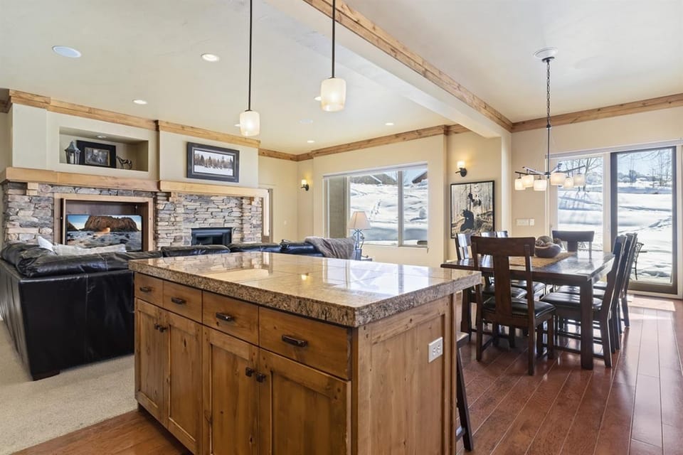 Kitchen or kitchenette, Living room, Dining area