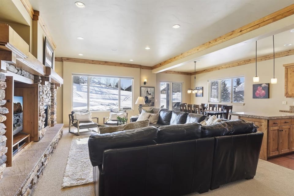 TV and multimedia, Living room, Dining area