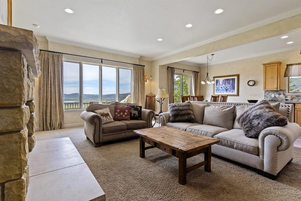 Living room, Mountain view
