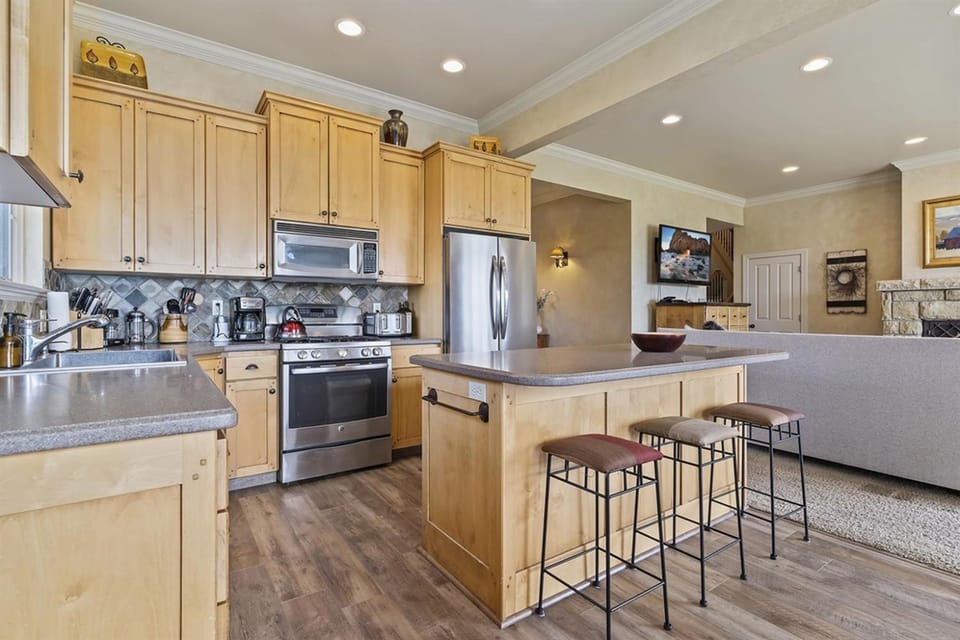 microwave, oven, stove, kitchen