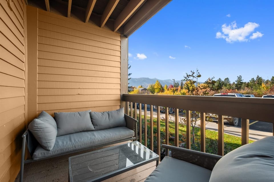Balcony/Terrace, Seating area, Mountain view