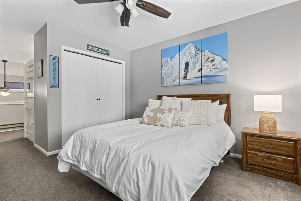 Bed, Bedroom, wardrobe