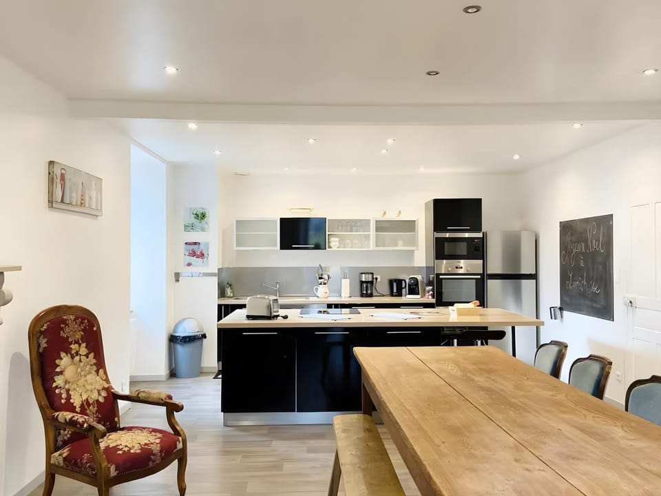 Property building, Kitchen or kitchenette, Living room