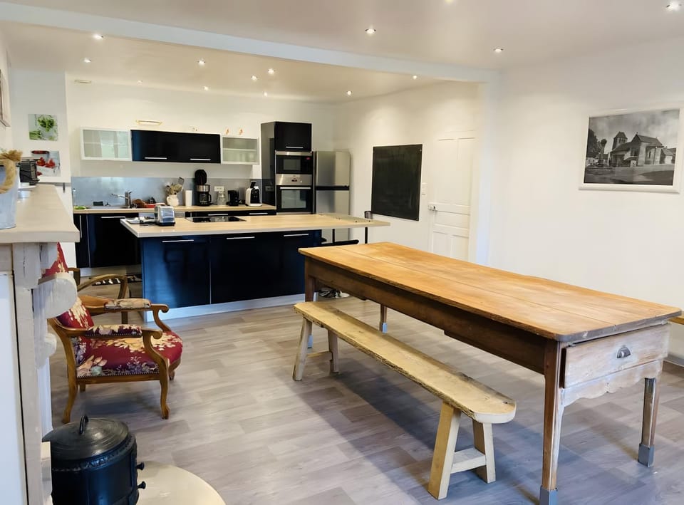 Property building, Kitchen or kitchenette, Living room