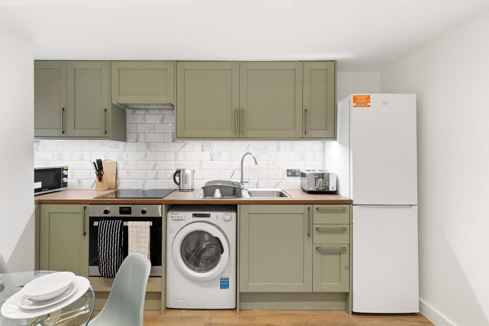 Bright 2BR Flat Close to Shops in Beckenham Apartment in Beckenham