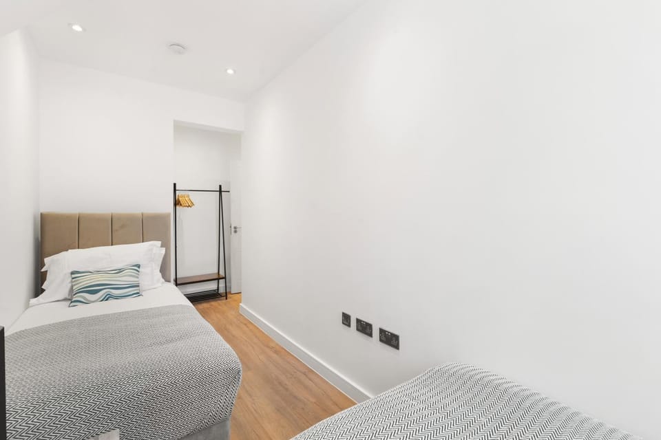 Bright 2BR Flat Close to Shops in Beckenham Apartment in Beckenham