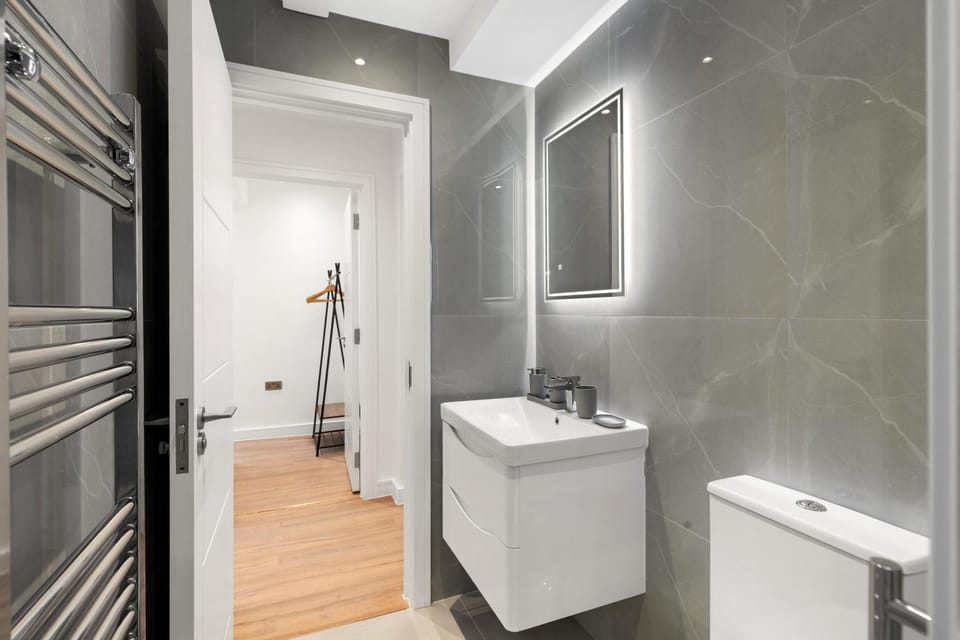 Bright 2BR Flat Close to Shops in Beckenham Apartment in Beckenham