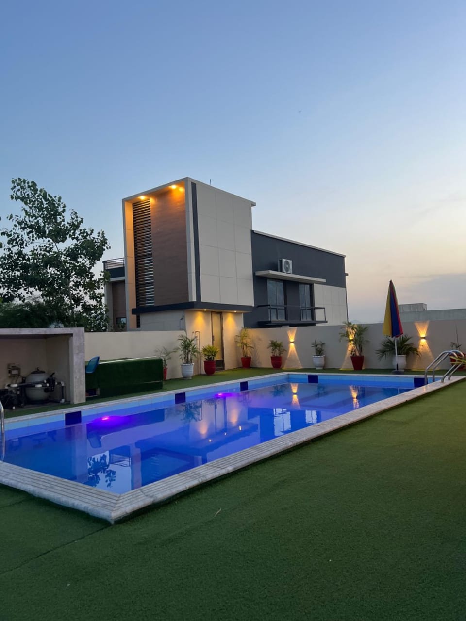 Pool view, Sunset, sunbed