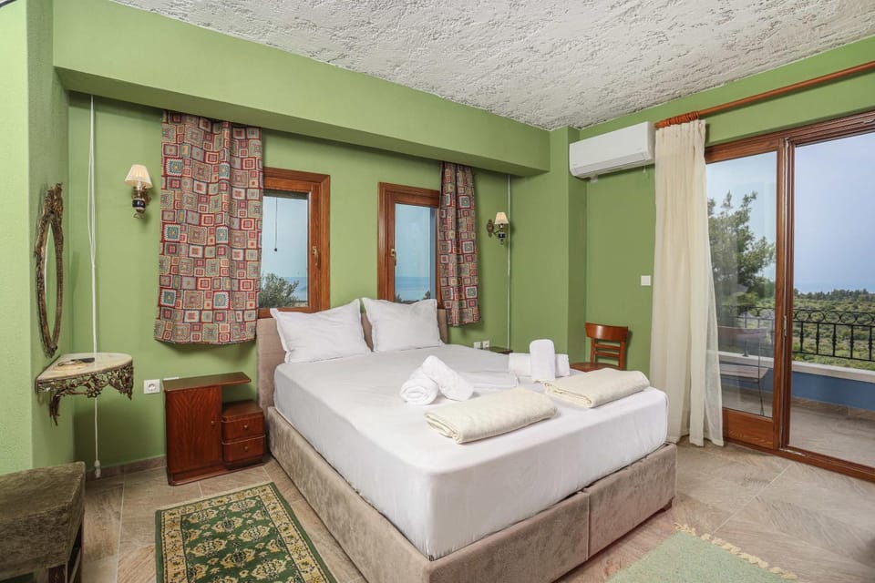 Bed, View (from property/room), Bedroom, Sea view
