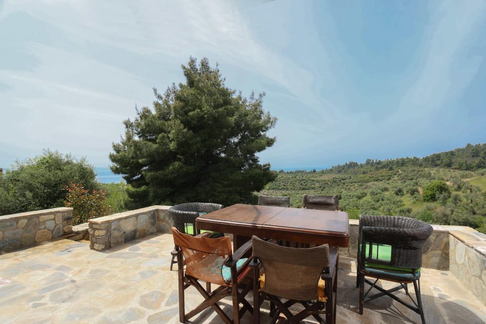View (from property/room), Dining area, Garden view, Mountain view, Sea view
