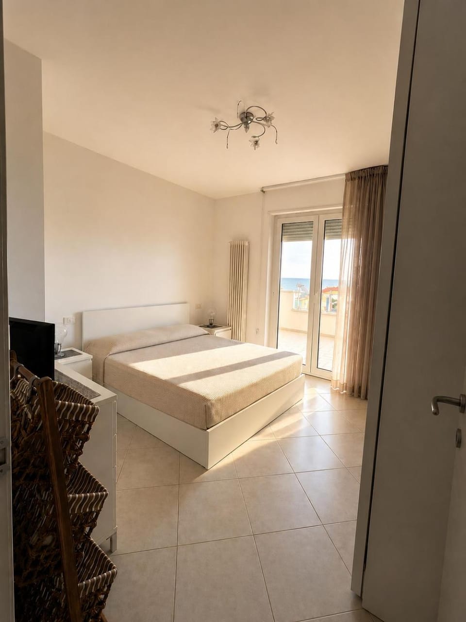 Bed, Balcony/Terrace, Balcony/Terrace, Photo of the whole room, Bedroom