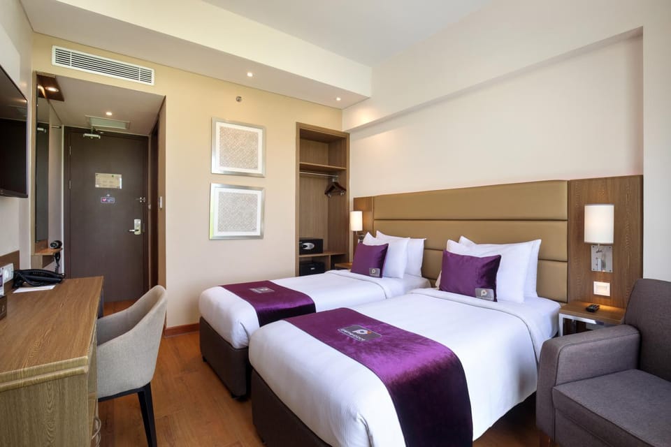 Bedroom, wardrobe, air conditioner