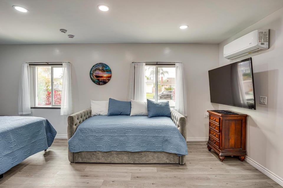 Central SoCal Hub! Studio Near Beach & Hospitals Apartment in Westminster