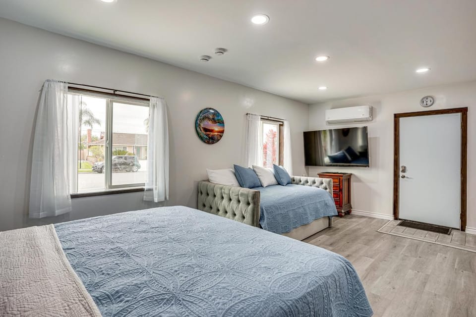 Central SoCal Hub! Studio Near Beach & Hospitals Apartment in Westminster
