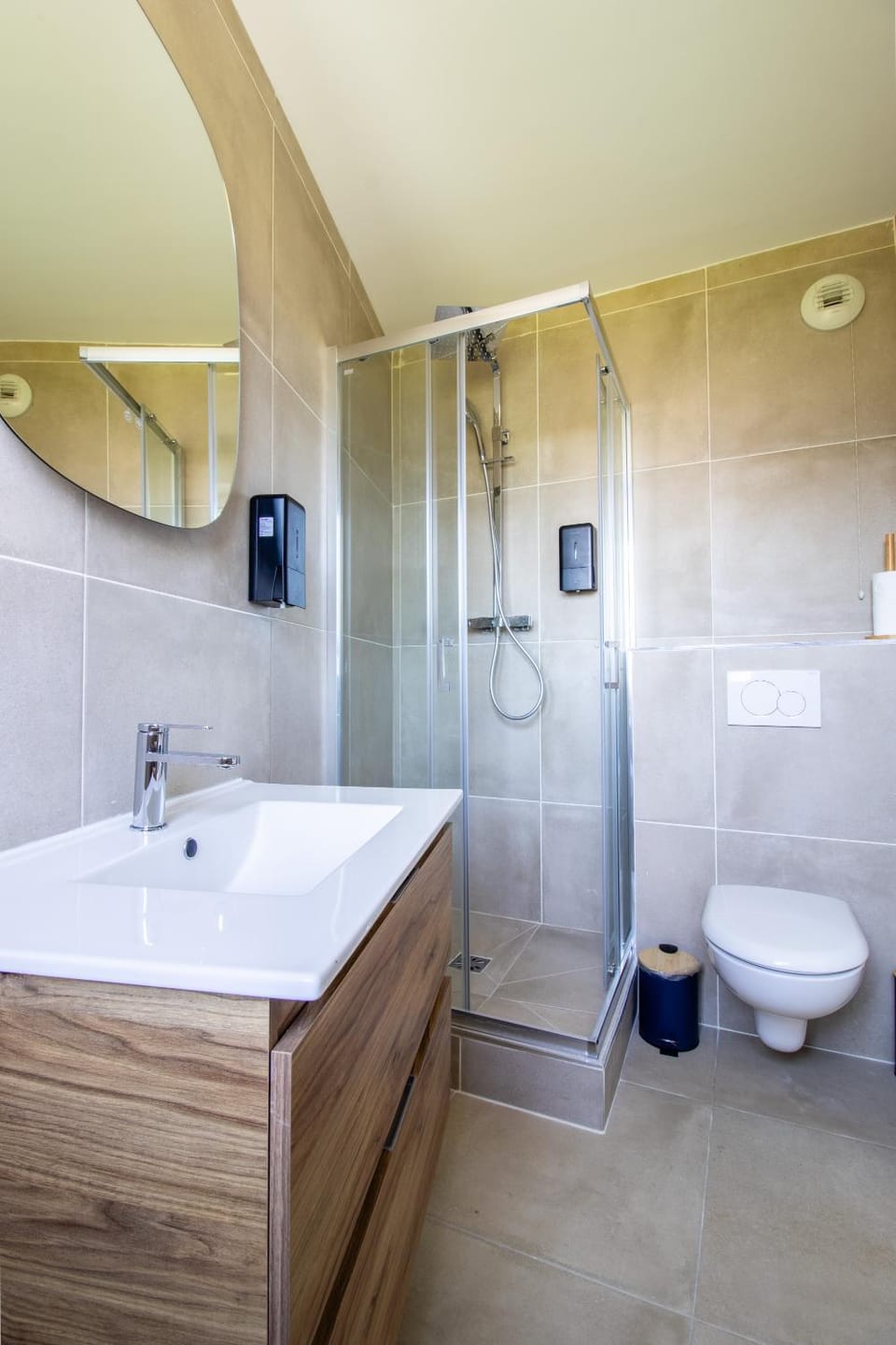 Shower, Toilet, Bathroom, hair dryier, towels