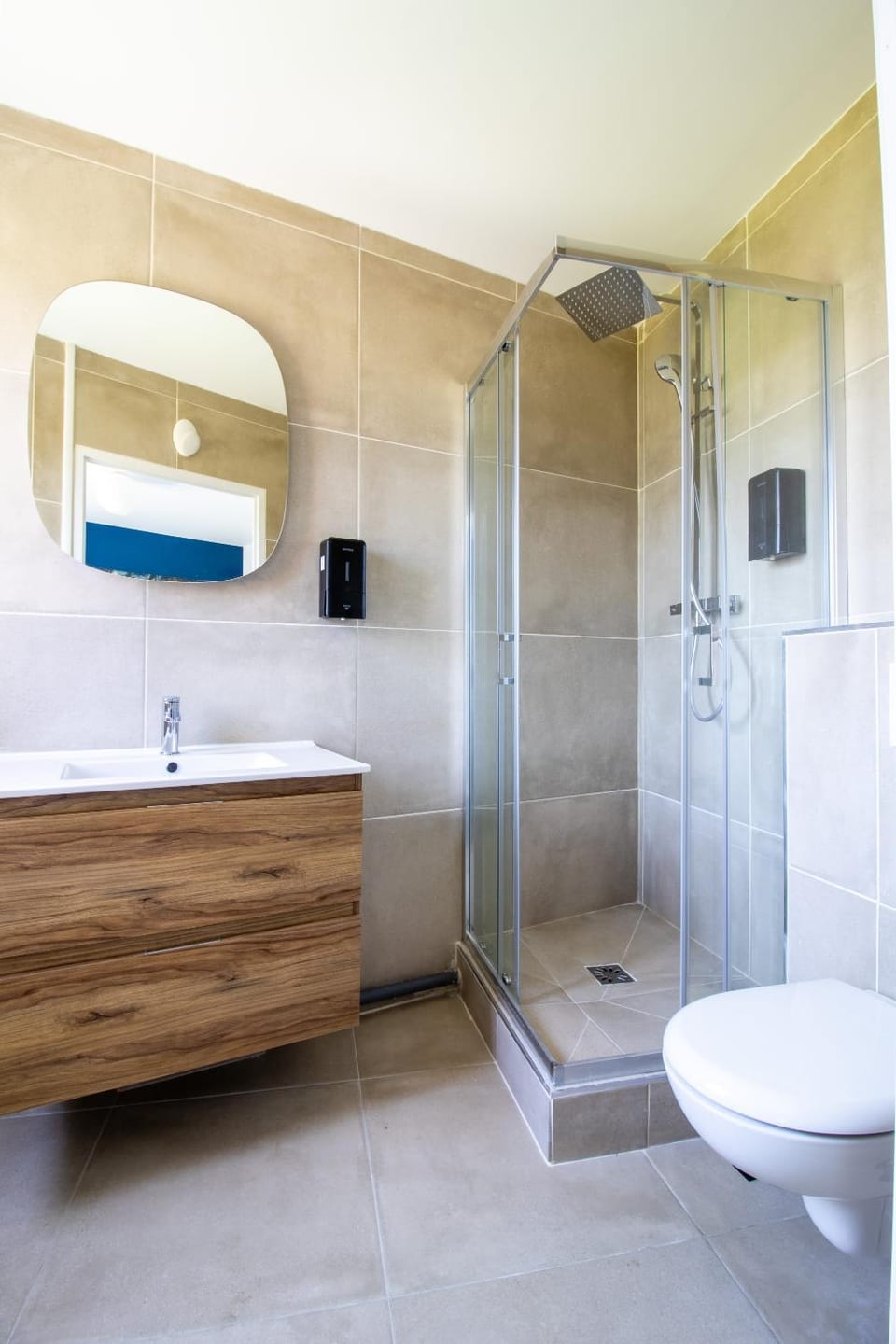 Shower, Toilet, Bathroom, towels