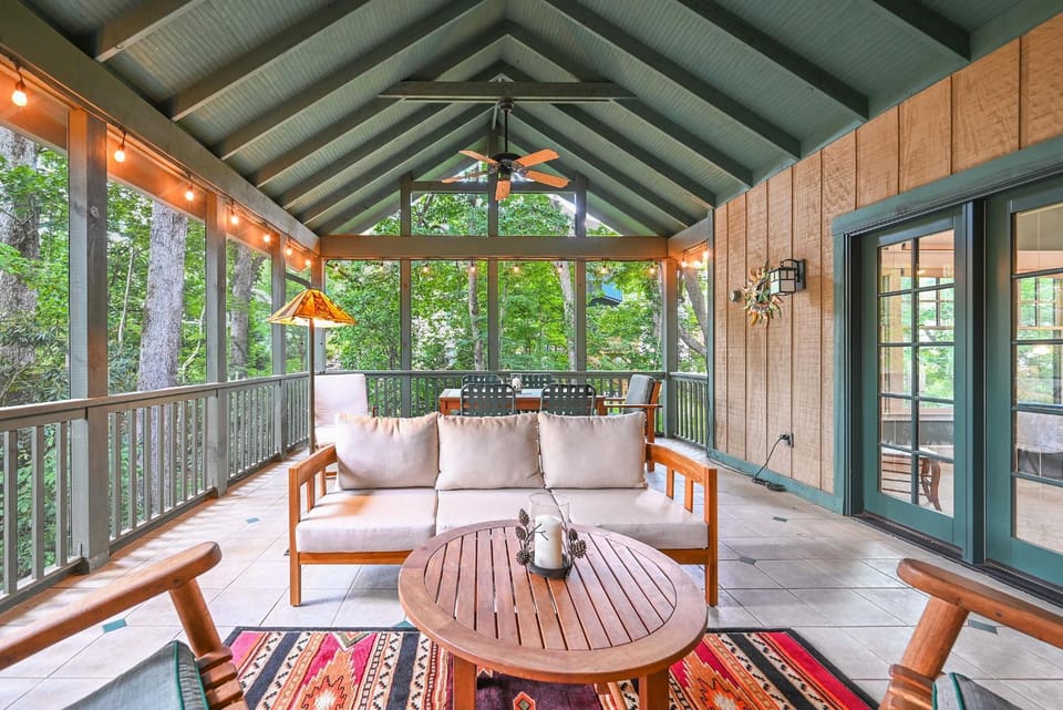 The Wander Inn House in Black Mountain