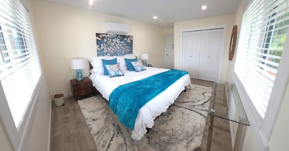 Lake View Escape! Bed and Breakfast in West Kelowna