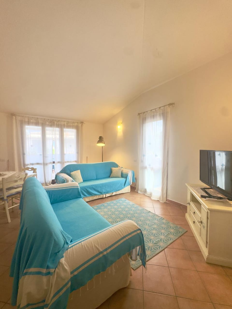 TV and multimedia, Living room, Dining area
