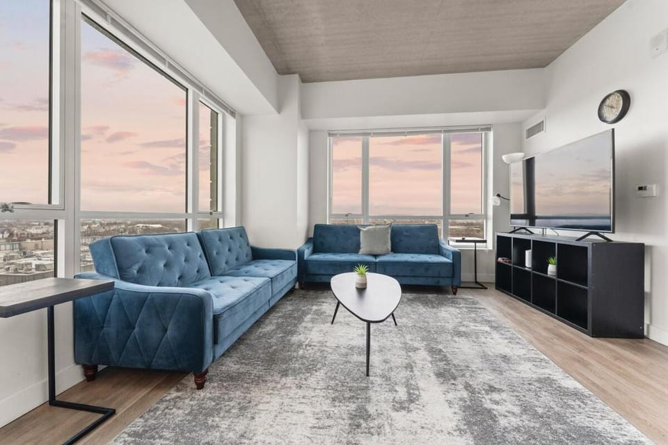 Stunning View 2BR 2BA condo high-end building Apartment in Somerville