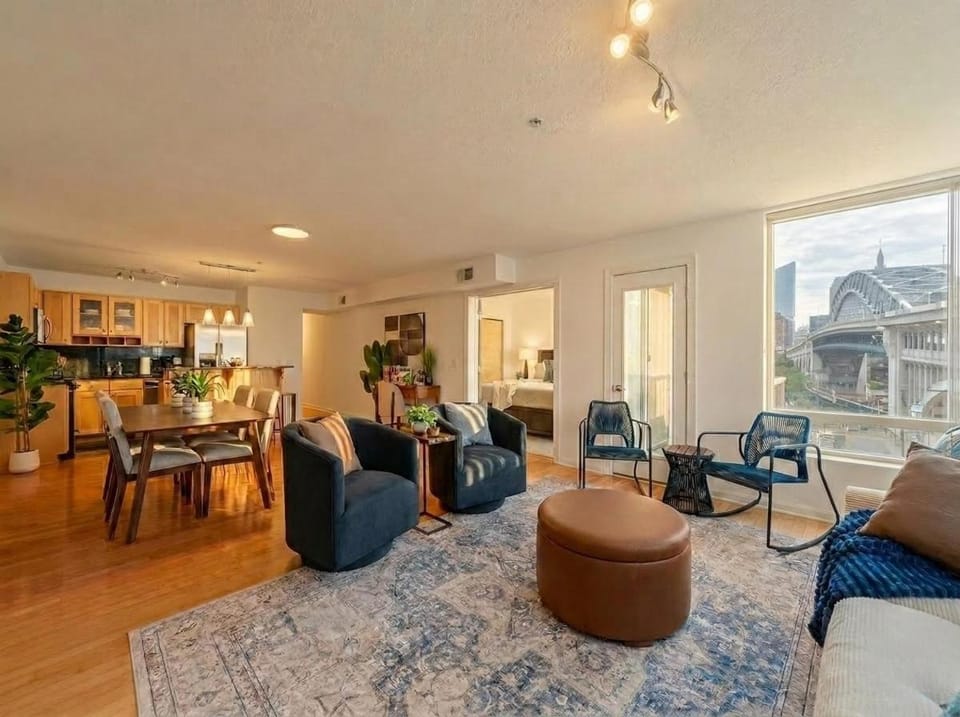 Highrise Riverview Flats Balcony Parking Apartment in Ohio City