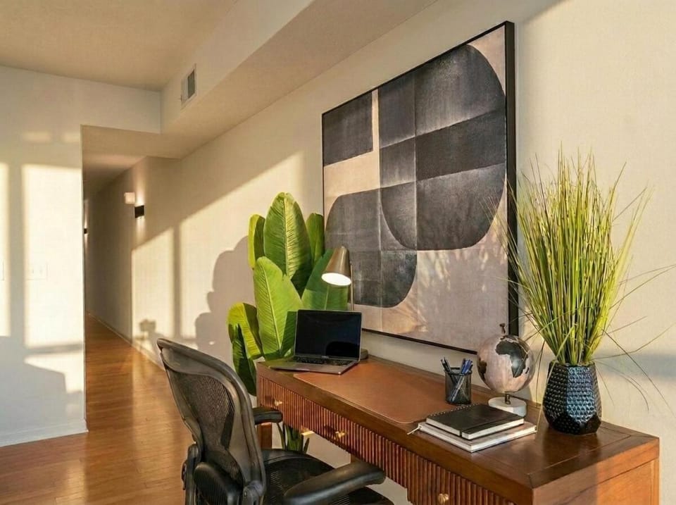 Highrise Riverview Flats Balcony Parking Apartment in Ohio City
