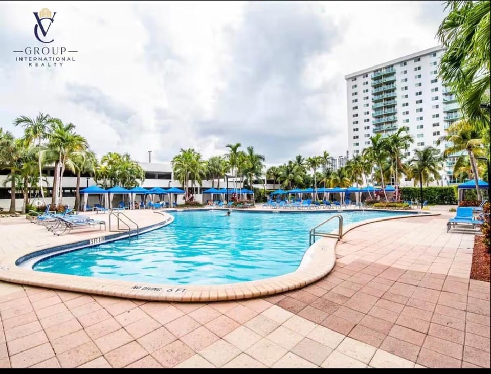 Day, Pool view, Swimming pool, sunbed