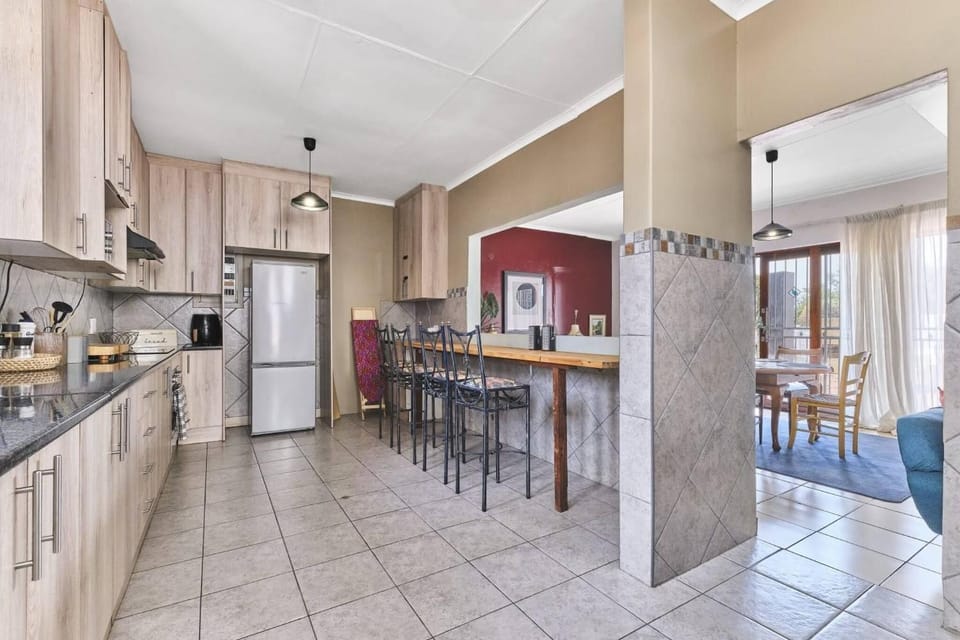 Dining area, kitchen