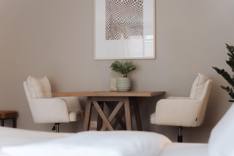 Living room, Photo of the whole room, Seating area, Dining area
