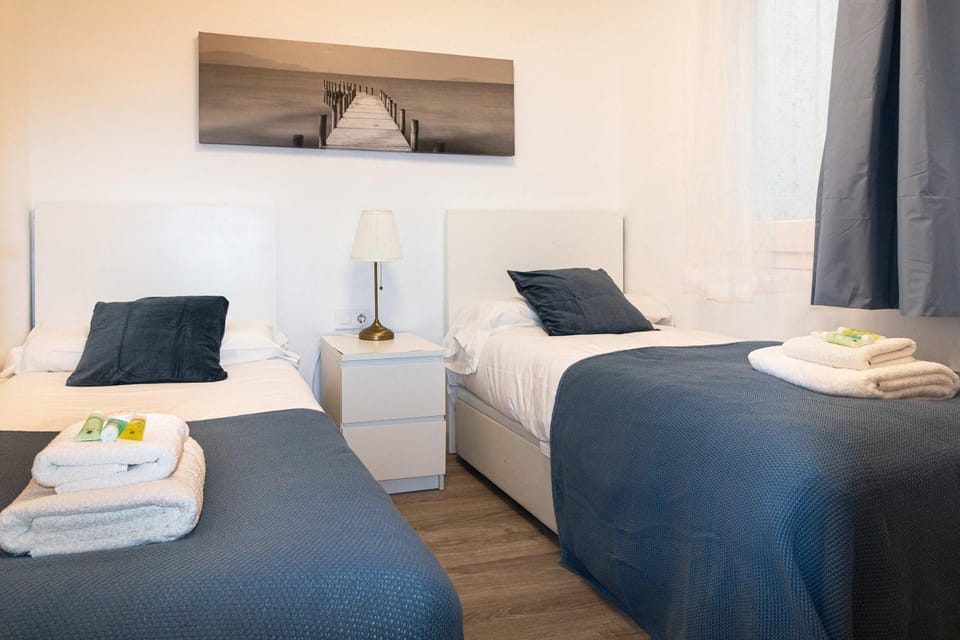 Bed, Photo of the whole room, Bedroom, towels