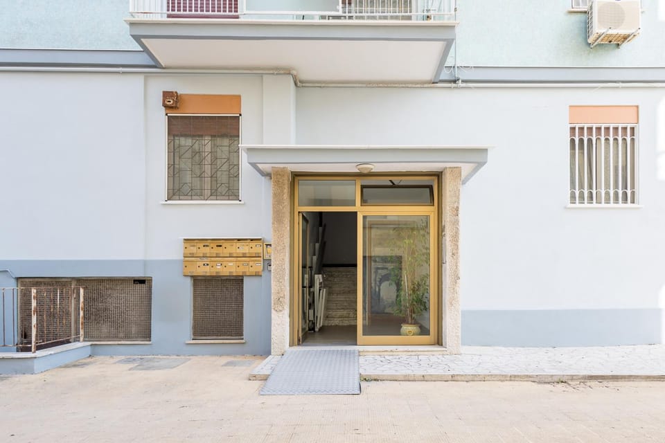 Property building, Facade/entrance, Off site